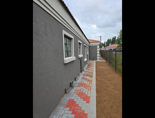 4 BEDROOM HOUSE FOR SALE IN MANDELA VIEW